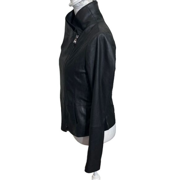 Welcome to my closet! - Picture 4 of 14